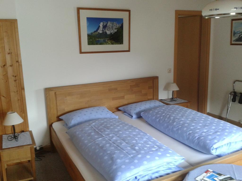 Gästehaus Attenhauser Unterammergau Zimmer foto